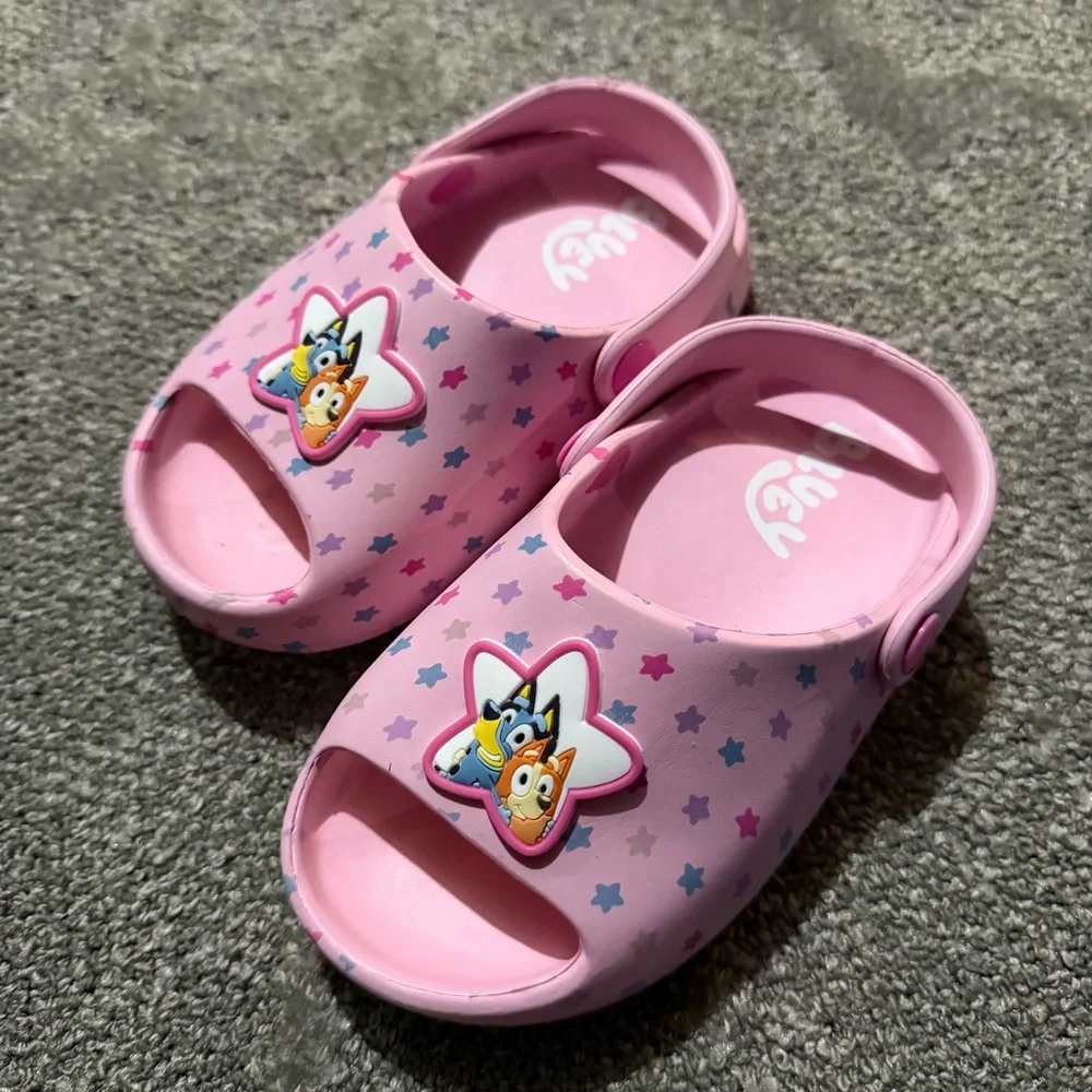 Bluey pink slip on sandals for kids size 9 great condition too and bottom